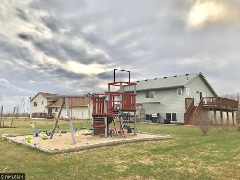 331 Douglas Dr S, Annandale, MN 55302
