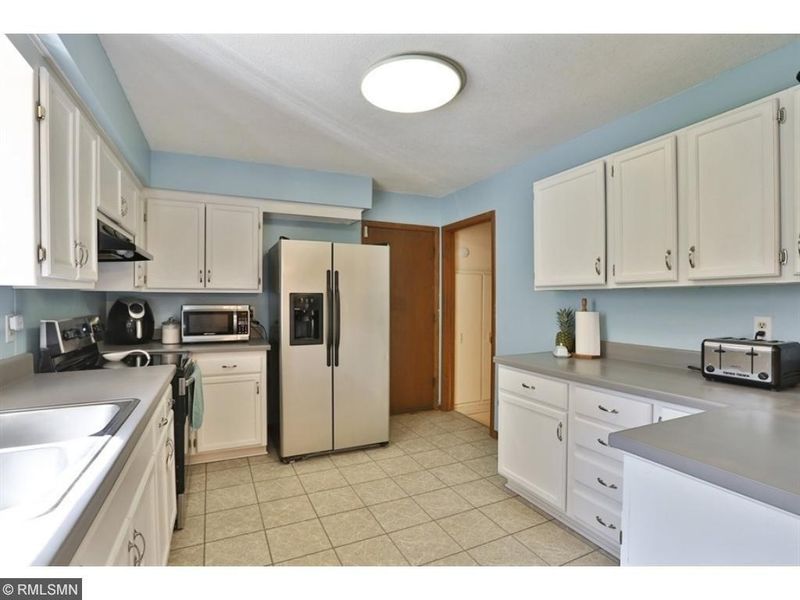 4864 Boone Ave N, New Hope, MN 55428