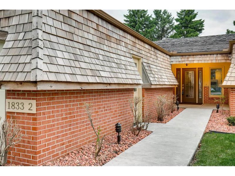 1833 Eagle Ridge Dr #2, Mendota Heights, MN 55118