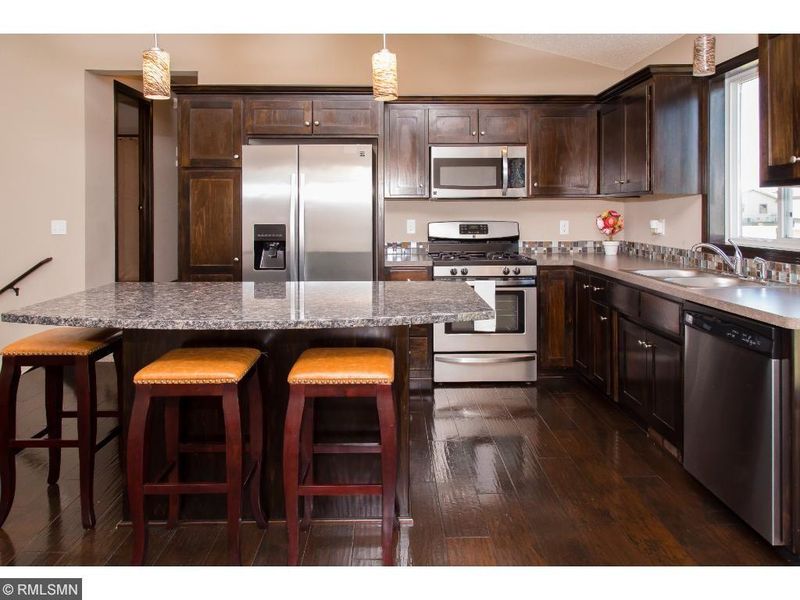 8639 Fairhill Ln, Monticello, MN 55362