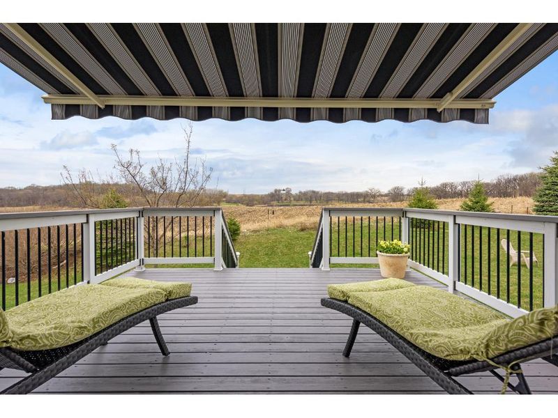 1957 Schoolmaster Dr, Chaska, MN 55318