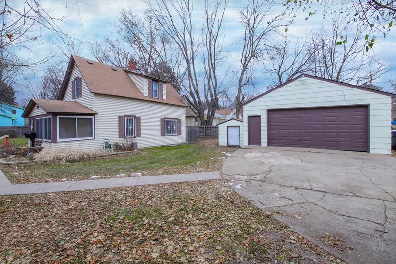 864 Hazelwood St, Saint Paul, MN 55106