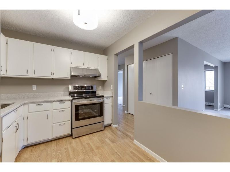 5607 Green Circle Dr #213, Minnetonka, MN 55343