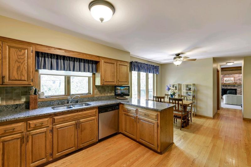7990 133rd St W, Apple Valley, MN 55124