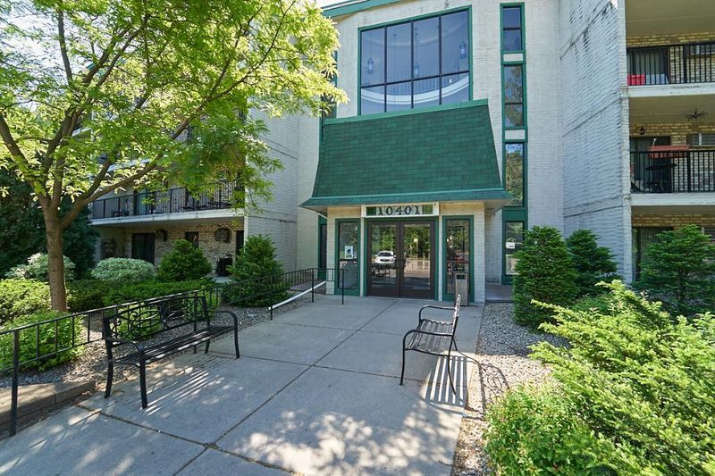 10401 Cedar Lake Rd #313, Minnetonka, MN 55305