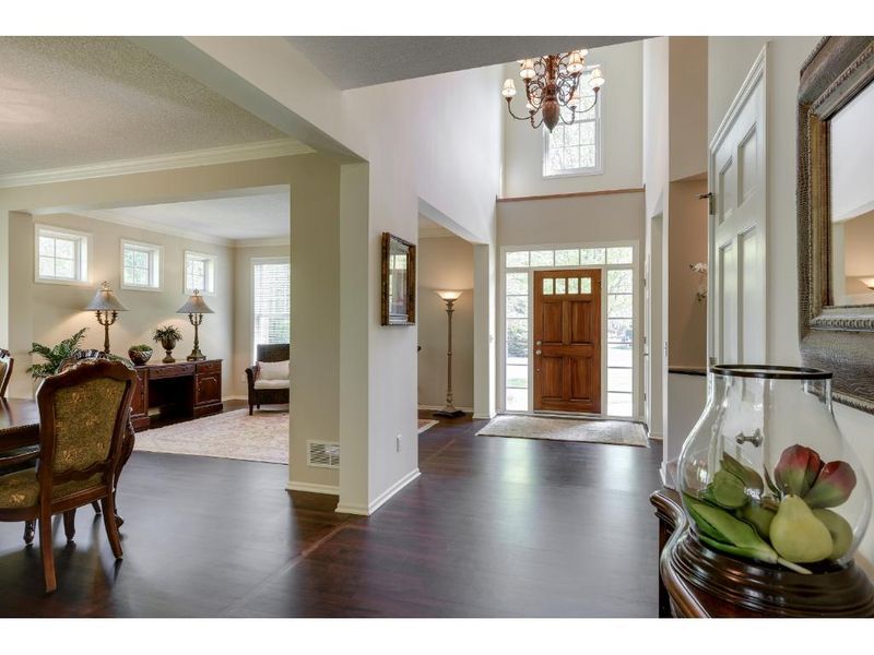 4687 Medina Lake Dr, Hamel, MN 55340