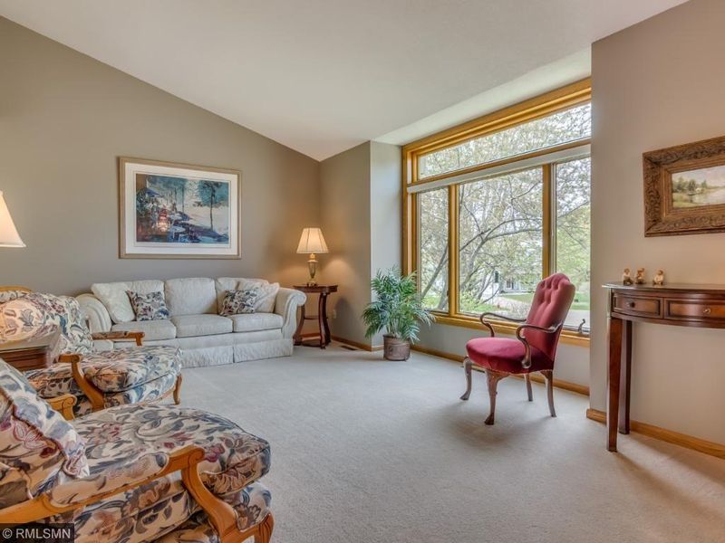 896 Sunwood Ct, Eagan, MN 55123