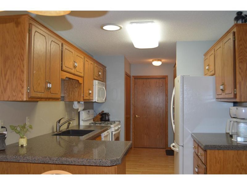 681 Belland Ave, Vadnais Heights, MN 55127