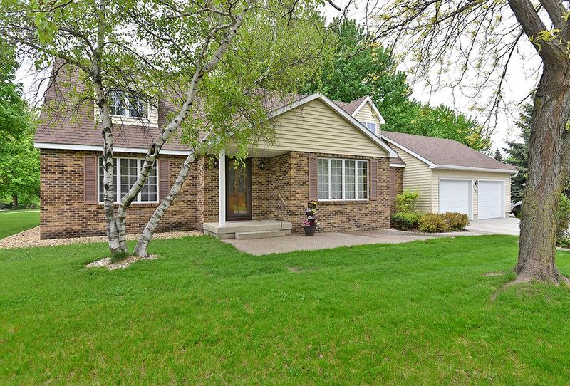 1490 Sunset Dr SW, Owatonna, MN 55060