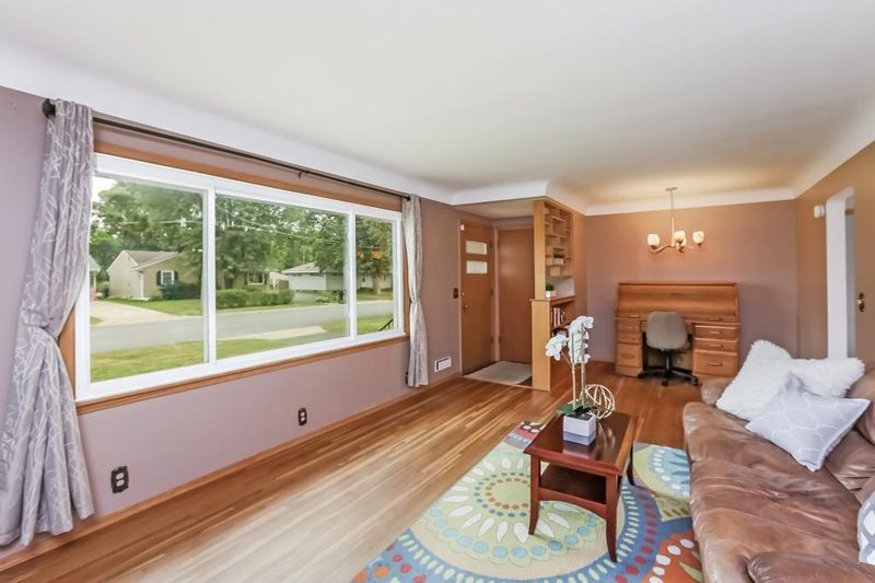 20665 Holiday Ave, Lakeville, MN 55044