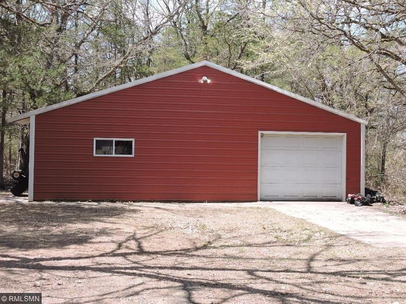 9060 82nd St SE, Clear Lake, MN 55319