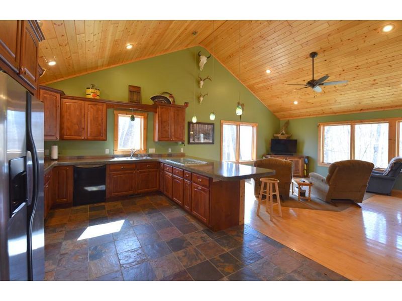 22284 Shadow Point, Emily, MN 56447