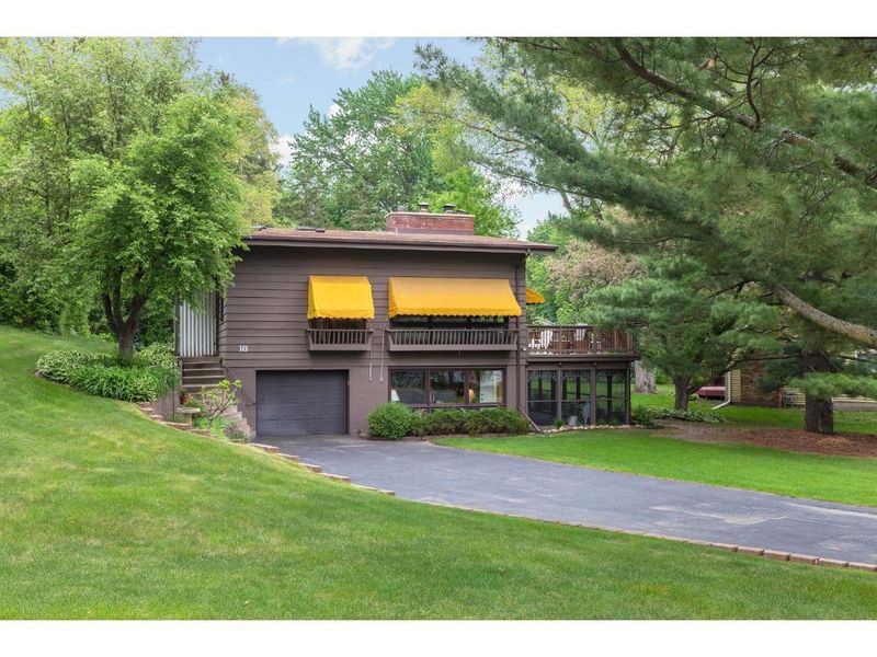 18 Hingham Cir, Mendota Heights, MN 55118