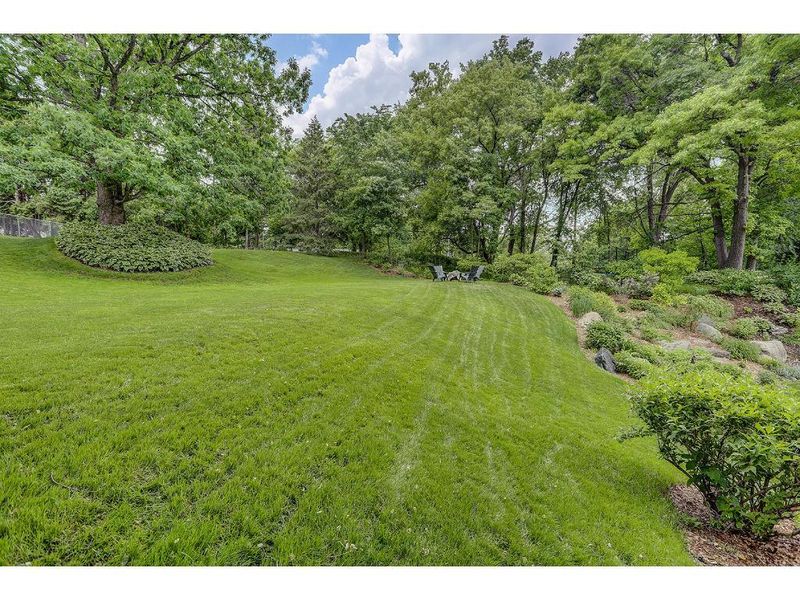 9101 Westmoreland Ln, Saint Louis Park, MN 55426