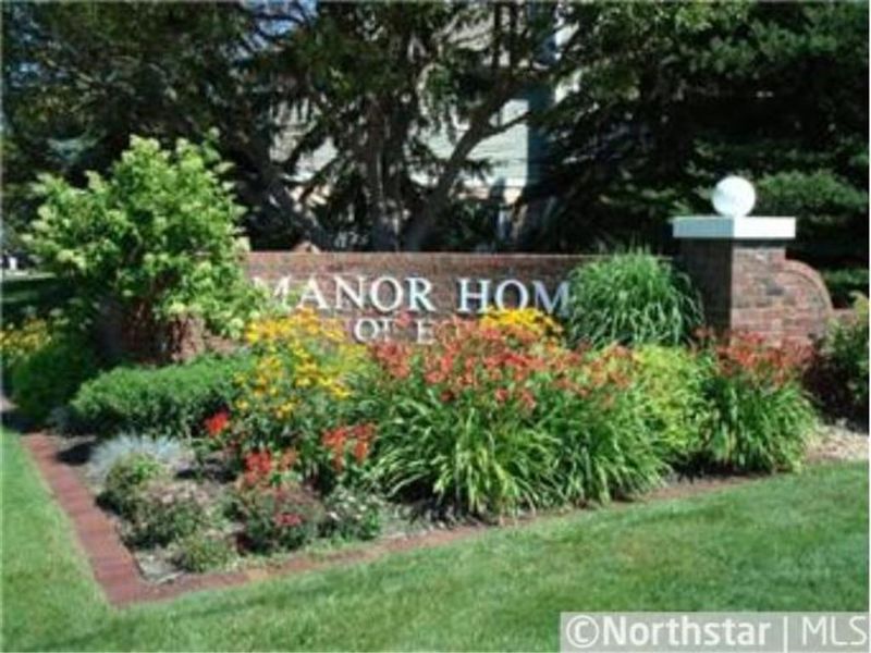 6888 Langford Dr, Edina, MN 55436