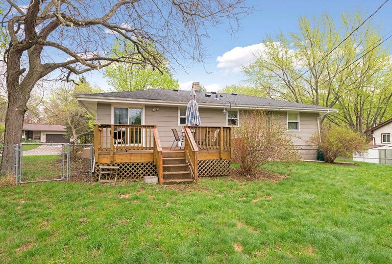 568 Greenway Ave N, Oakdale, MN 55128