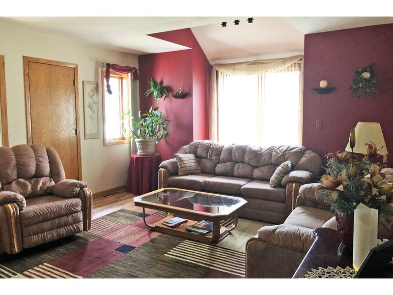 308 Ridgecrest Dr, Cannon Falls, MN 55009