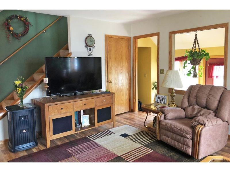 308 Ridgecrest Dr, Cannon Falls, MN 55009