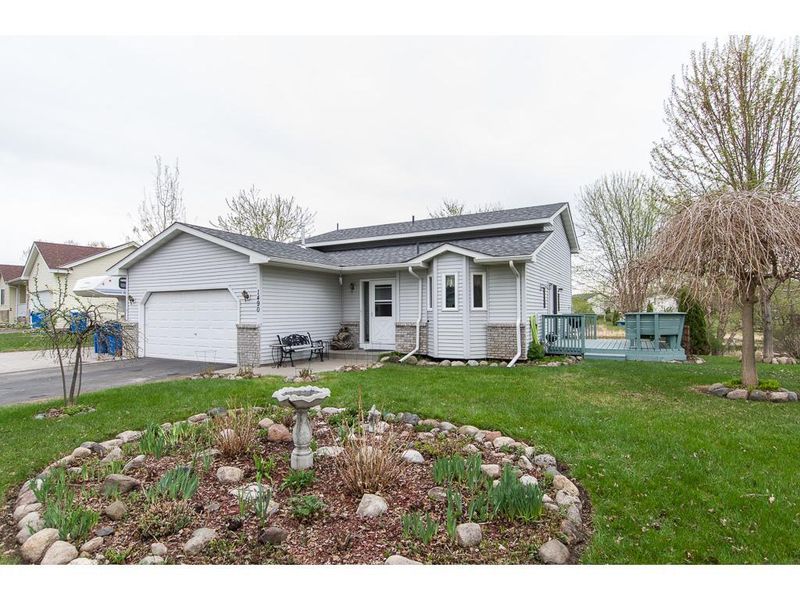1490 Marigold Dr, Cambridge, MN 55008