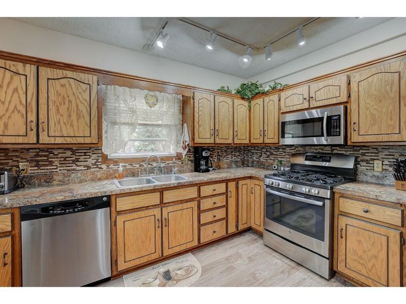 9659 Union Terrace Ln N, Maple Grove, MN 55369