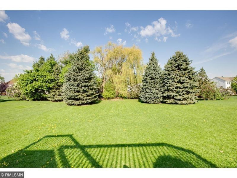 2528 Grey Eagle Dr, Woodbury, MN 55129