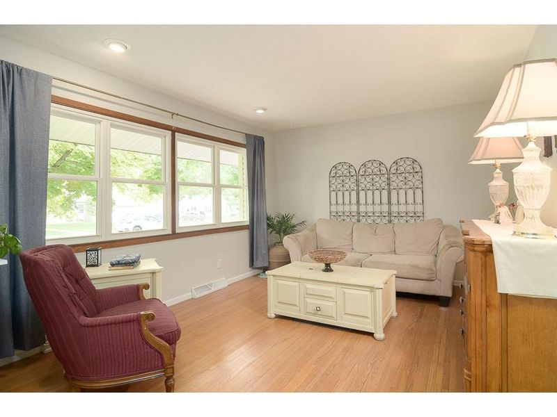 1563 3rd Ave, Newport, MN 55055