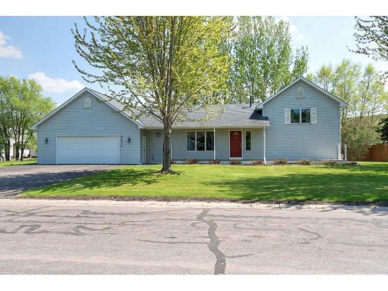 8875 Autumn Oaks Dr, Rockford, MN 55373
