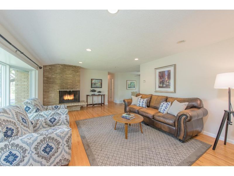 6005 Wolfberry Ln, Golden Valley, MN 55422
