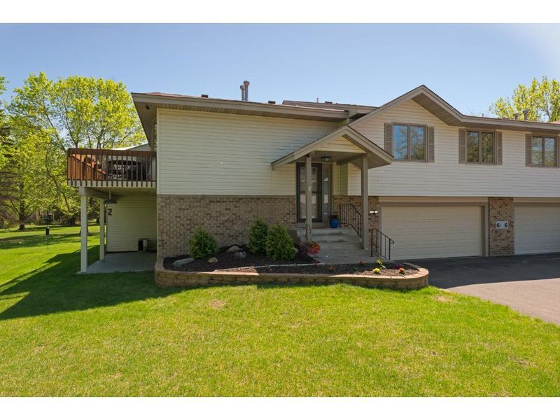 5704 Royal Oaks Dr, Shoreview, MN 55126