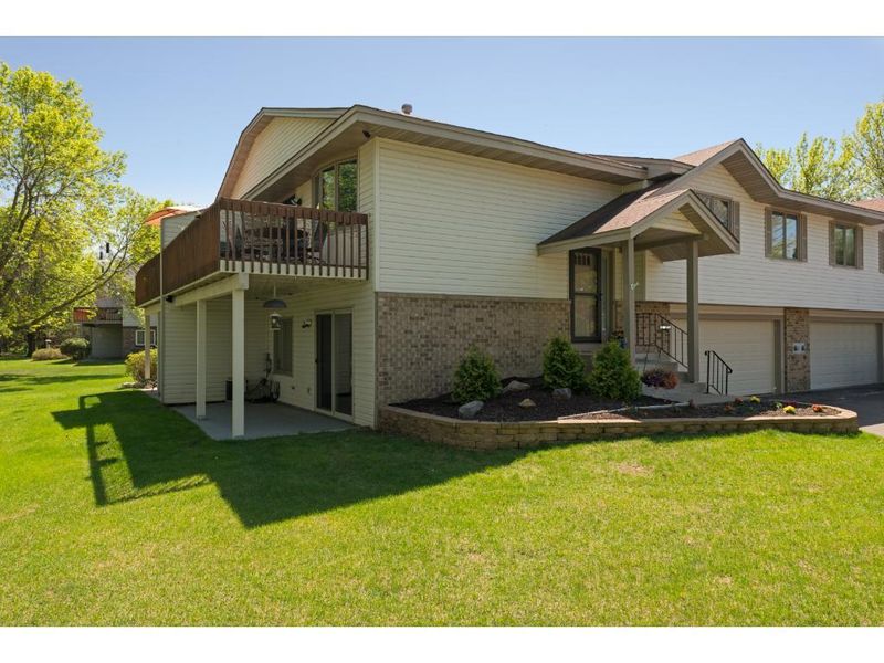 5704 Royal Oaks Dr, Shoreview, MN 55126