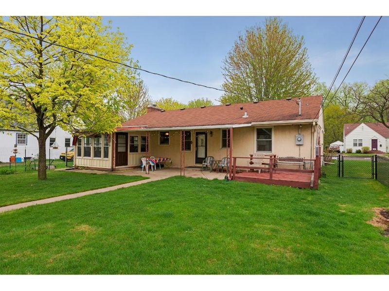 1087 Smith Ave S, West Saint Paul, MN 55118