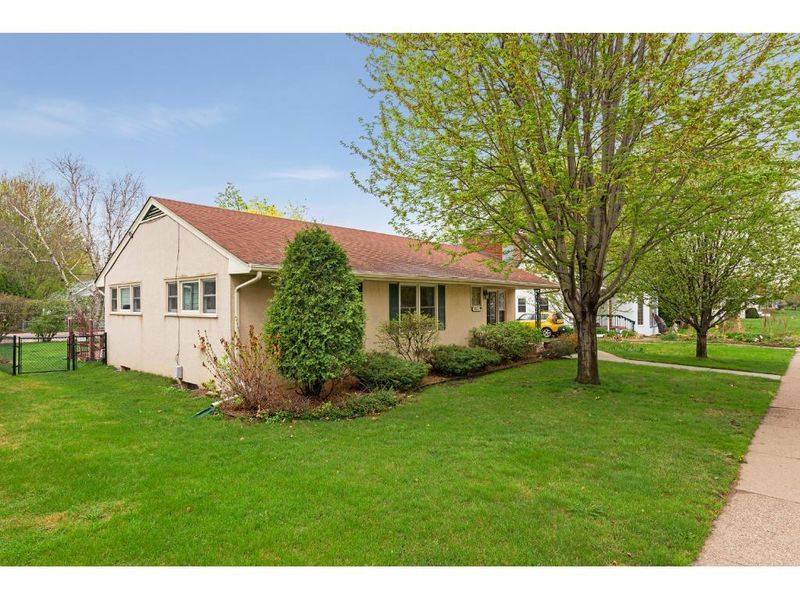 1087 Smith Ave S, West Saint Paul, MN 55118