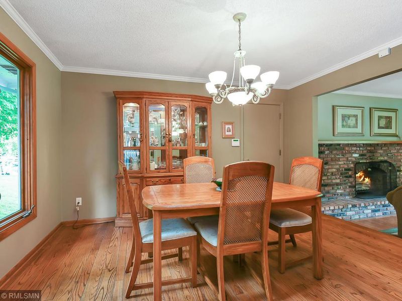 8132 Tierneys Woods Rd, Bloomington, MN 55438