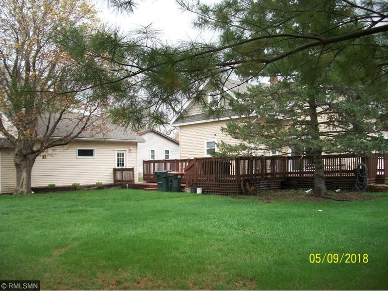 306 S Nicollet St, Winthrop, MN 55396