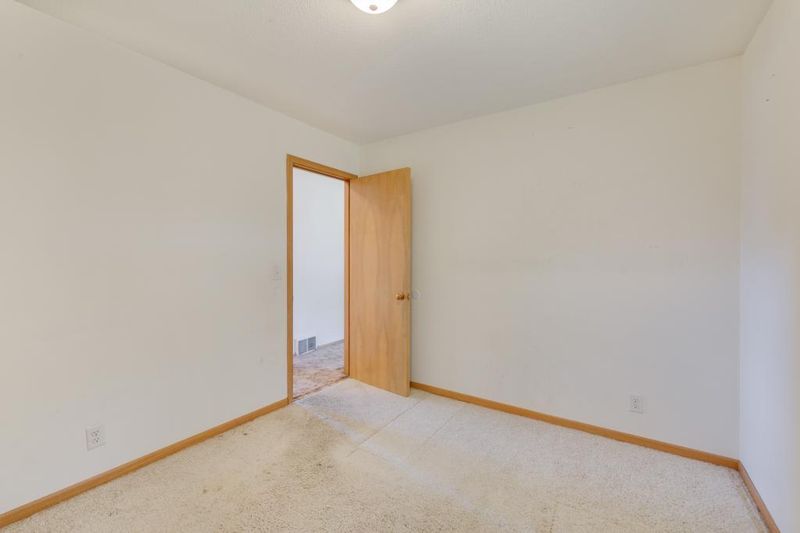 7069 90th St S, Cottage Grove, MN 55016