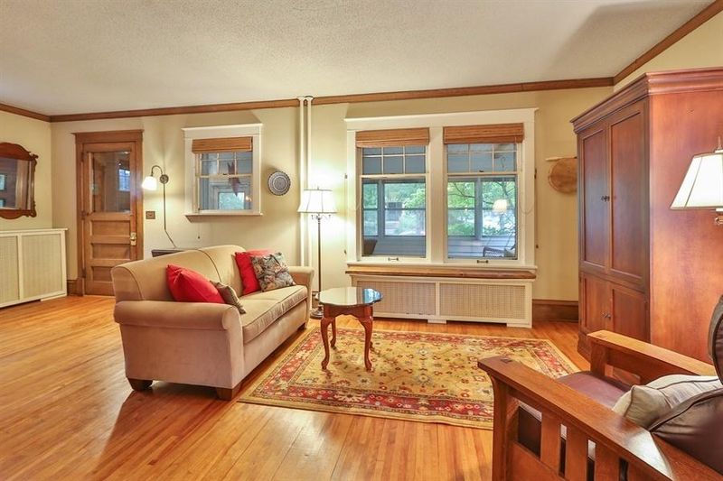 1950 Selby Ave, Saint Paul, MN 55104