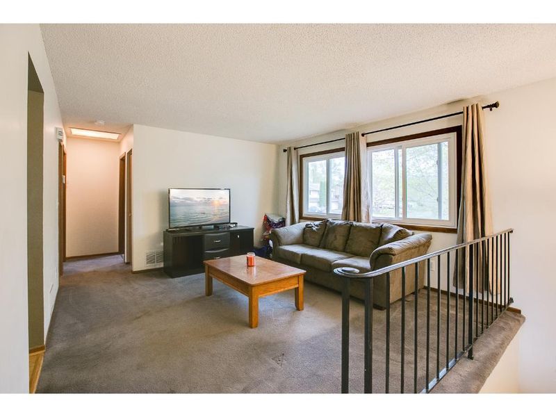 2140 Cliffhill Ln, Eagan, MN 55122