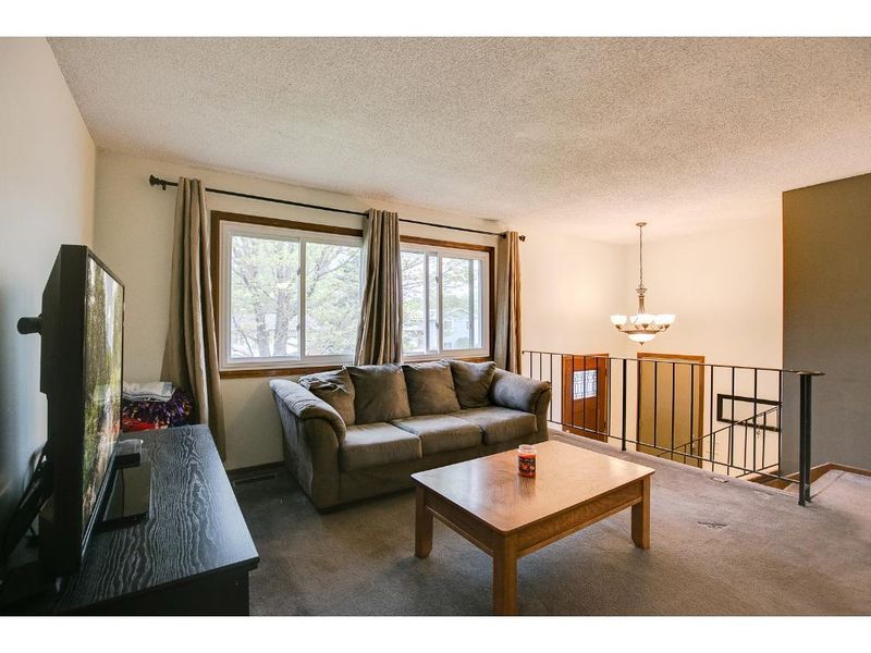 2140 Cliffhill Ln, Eagan, MN 55122