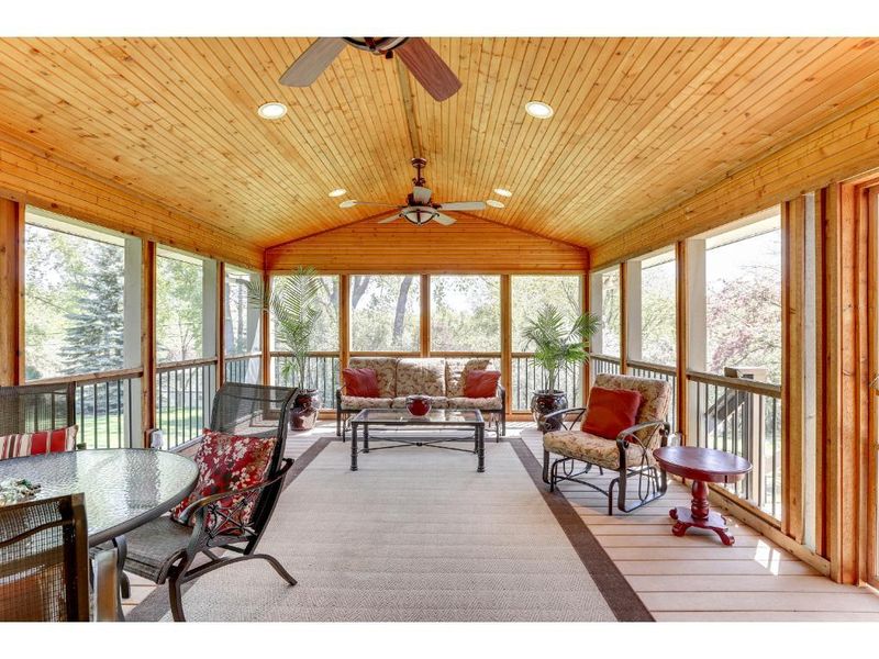 2340 Lee Ave N, Golden Valley, MN 55422