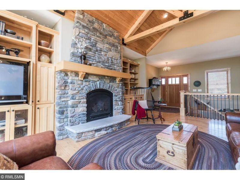 2240 Estates Dr, Eagan, MN 55122