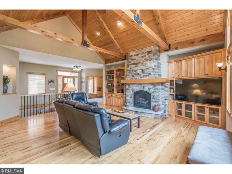 2244 Estates Dr, Eagan, MN 55122
