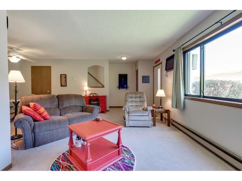 32 E 13th St, Waconia, MN 55387