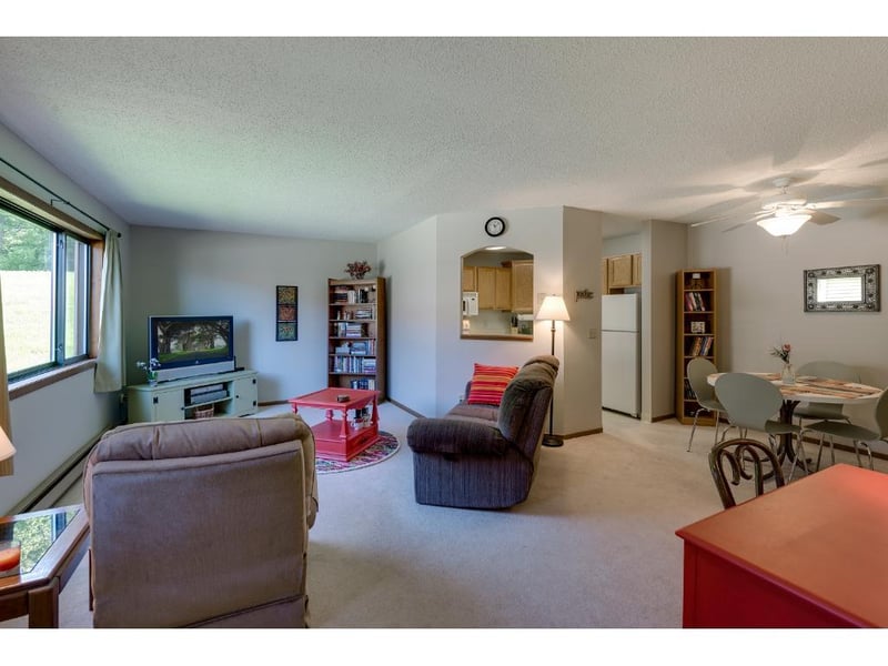 32 E 13th St, Waconia, MN 55387