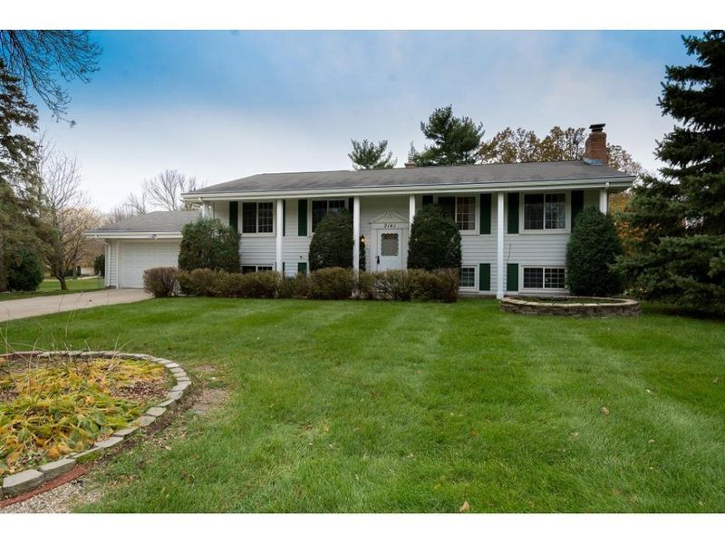 2141 Arcade St N St, Maplewood, MN 55109