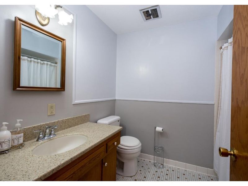 2141 Arcade St N St, Maplewood, MN 55109