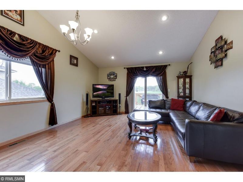 1135 Danube Ave, Shakopee, MN 55379
