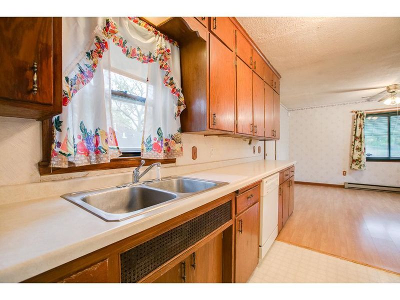 5909 38th Ave N, Crystal, MN 55422