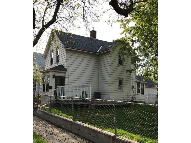 583 Burgess St, Saint Paul, MN 55103