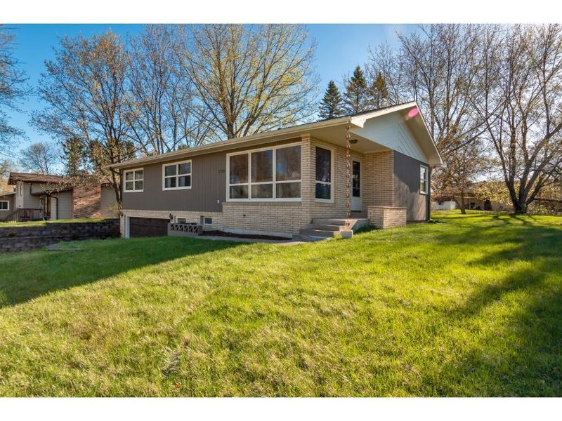 1725 Graydon Ave, Brainerd, MN 56401