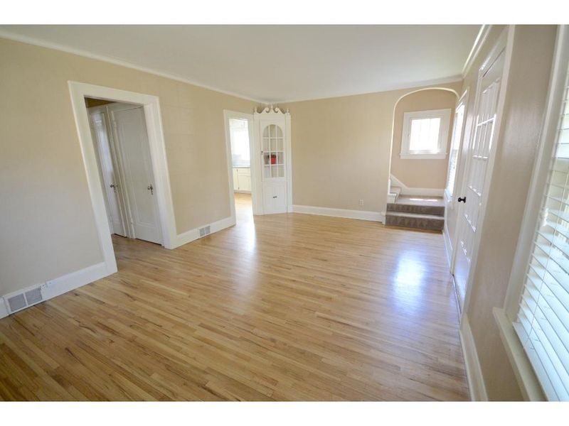 518 Raymond Ave, Saint Paul, MN 55104